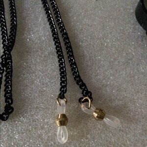 Black chain glass holder